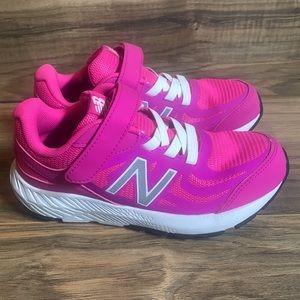 NWOT girls new balance sneaker. Size 1.5